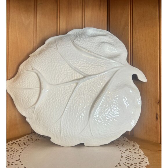 Vintage Cabbage Ware Majolica Fruit Platter Leaf Shaped Serving Plate - Picture 3 of 4